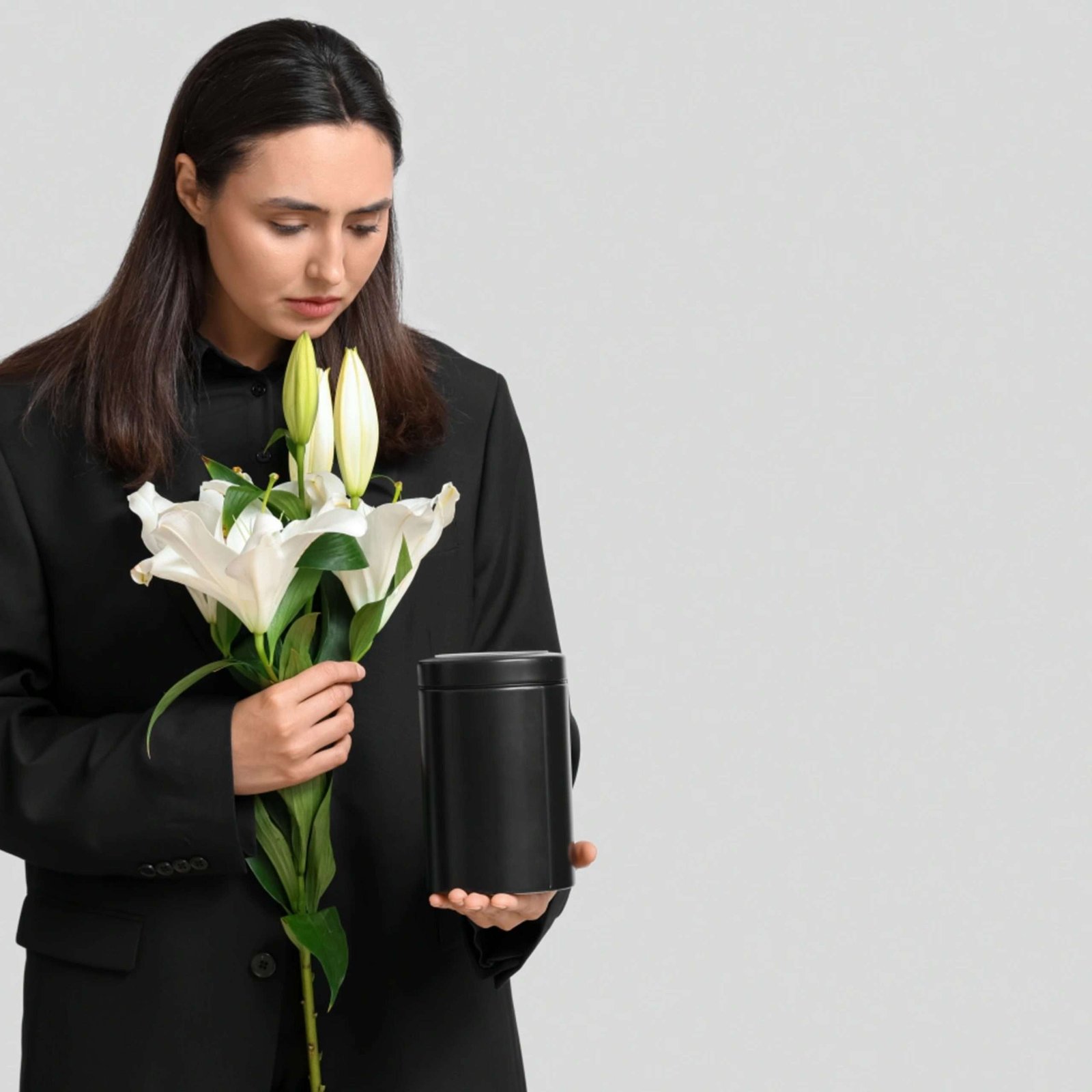 Burial at Sea - Woman holding an urn and flowers {{brizy_dc_image_alt imageSrc=